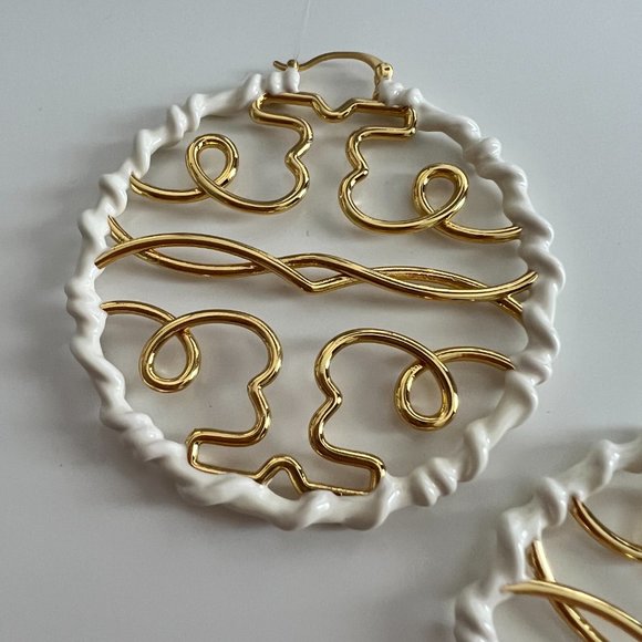 TORY BURCH TWISTED MILLER TORY GOLD HOOP 18K PLATED / FRENCH CREAM (IVORY) - Picture 6 of 7